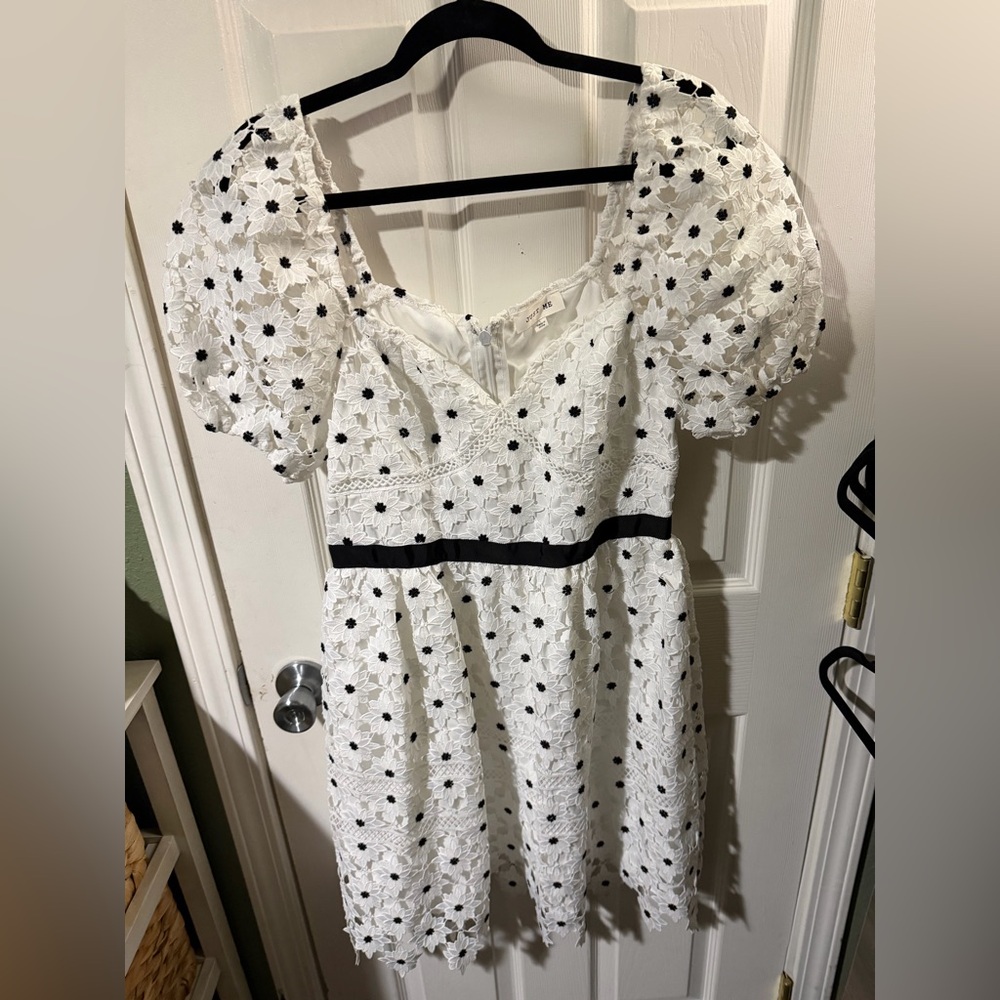 ❣️❄️Just Me Black and White Puff Sleeve Mini Dress